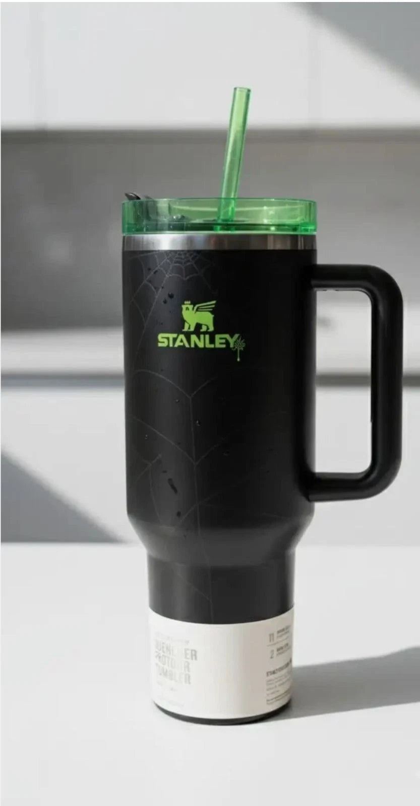 Stanley Halloween Quencher H2.0 FlowState Tumbler – Web Glow – Black