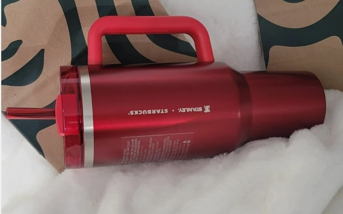Stanley x Starbucks Holiday Red Quencher H2.0 40oz Tumbler